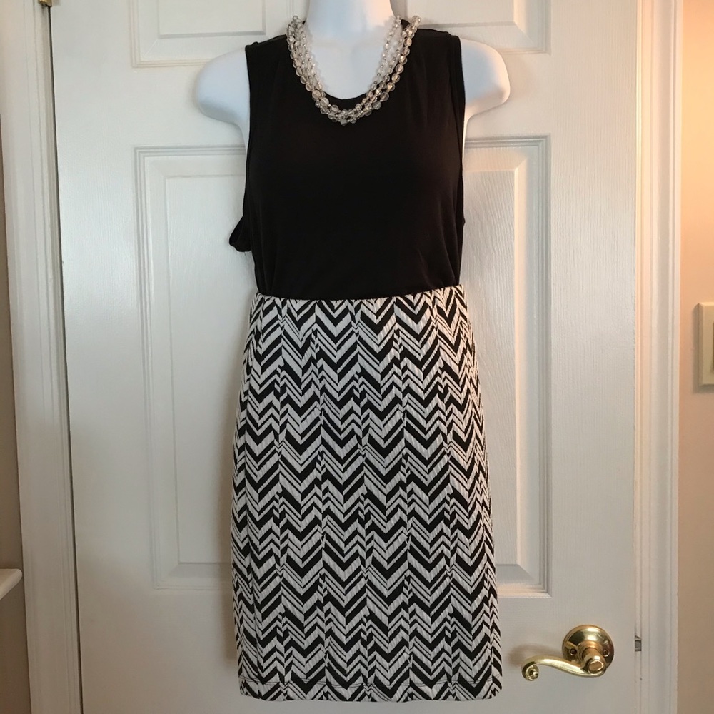 Body central skirt pull on size small.